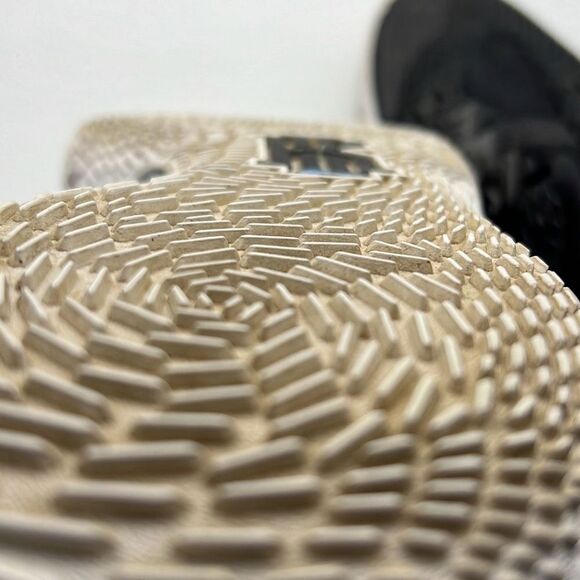 Nike Kyrie Low 2 'Black Metallic Silver’ ”AV6337-003”'- Men 10.5 - Picture 8 of 9